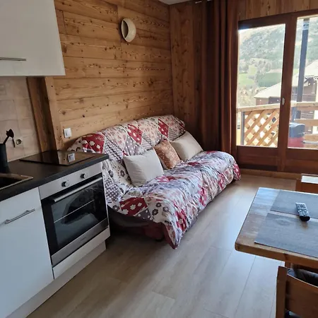 D42 Dolomites- Navette Gratuite- Rando Pret Raquettes, Apartment *
